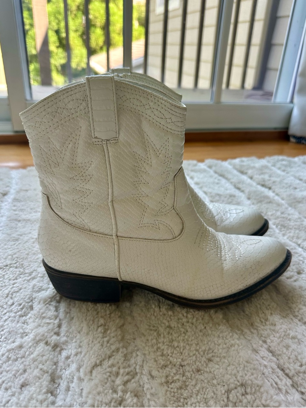 Women’s White Shortie Cowboy Boots